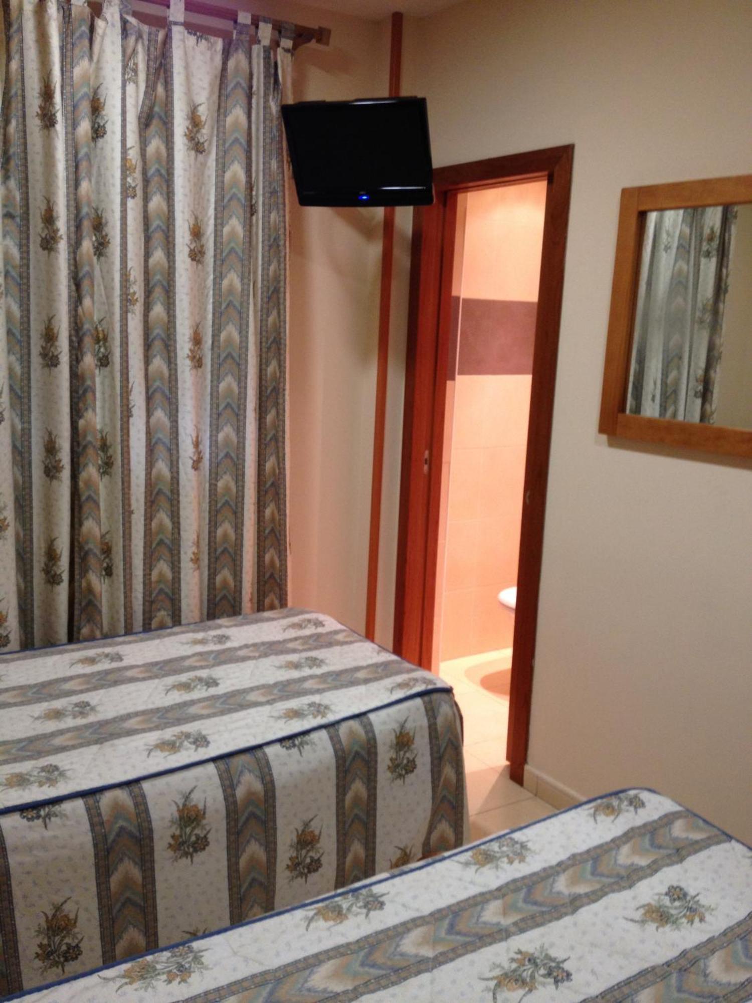 Hostal Aeropuerto Madrid Extérieur photo