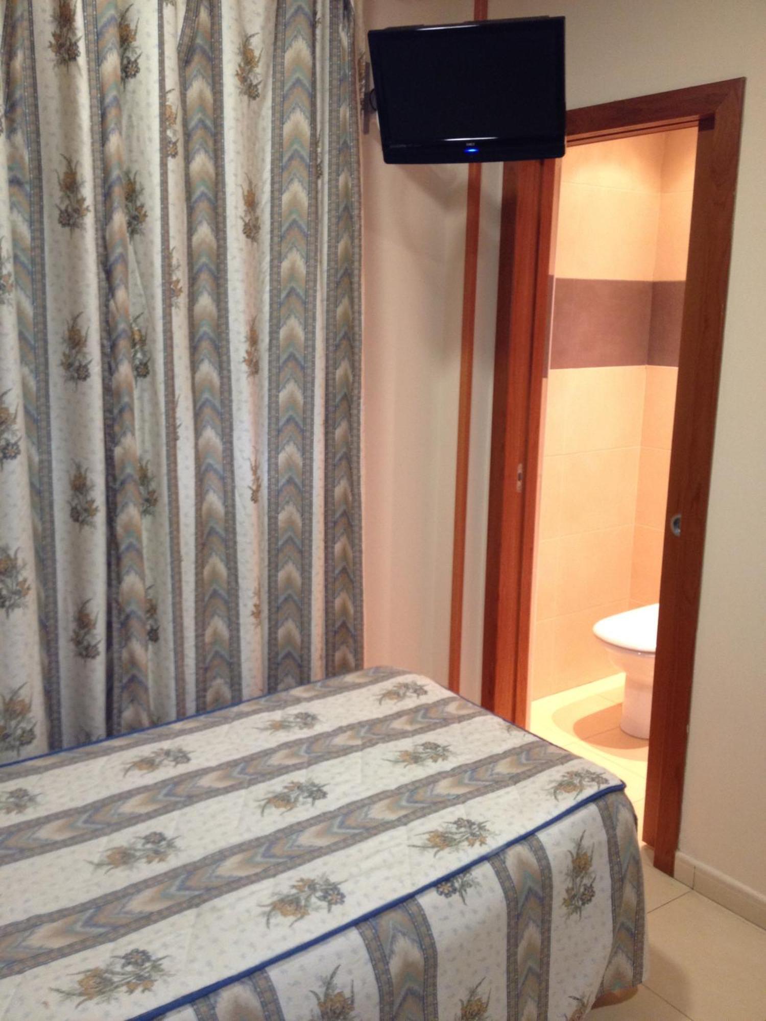 Hostal Aeropuerto Madrid Extérieur photo